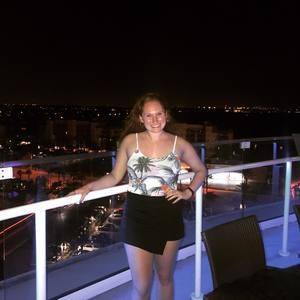 Meet your Posher, Danielle